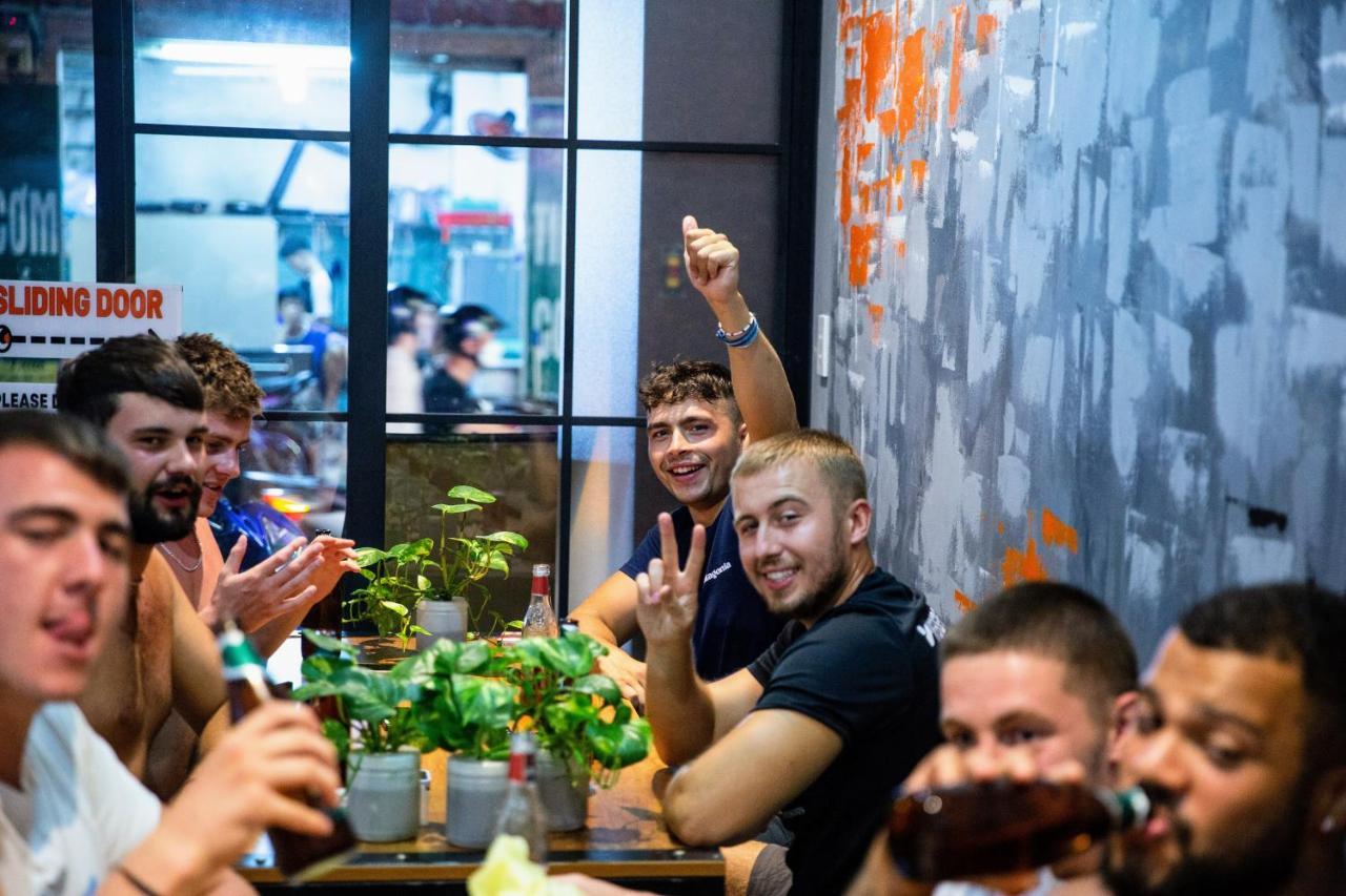 Base Backpackers Hostel Хошимин Екстериор снимка