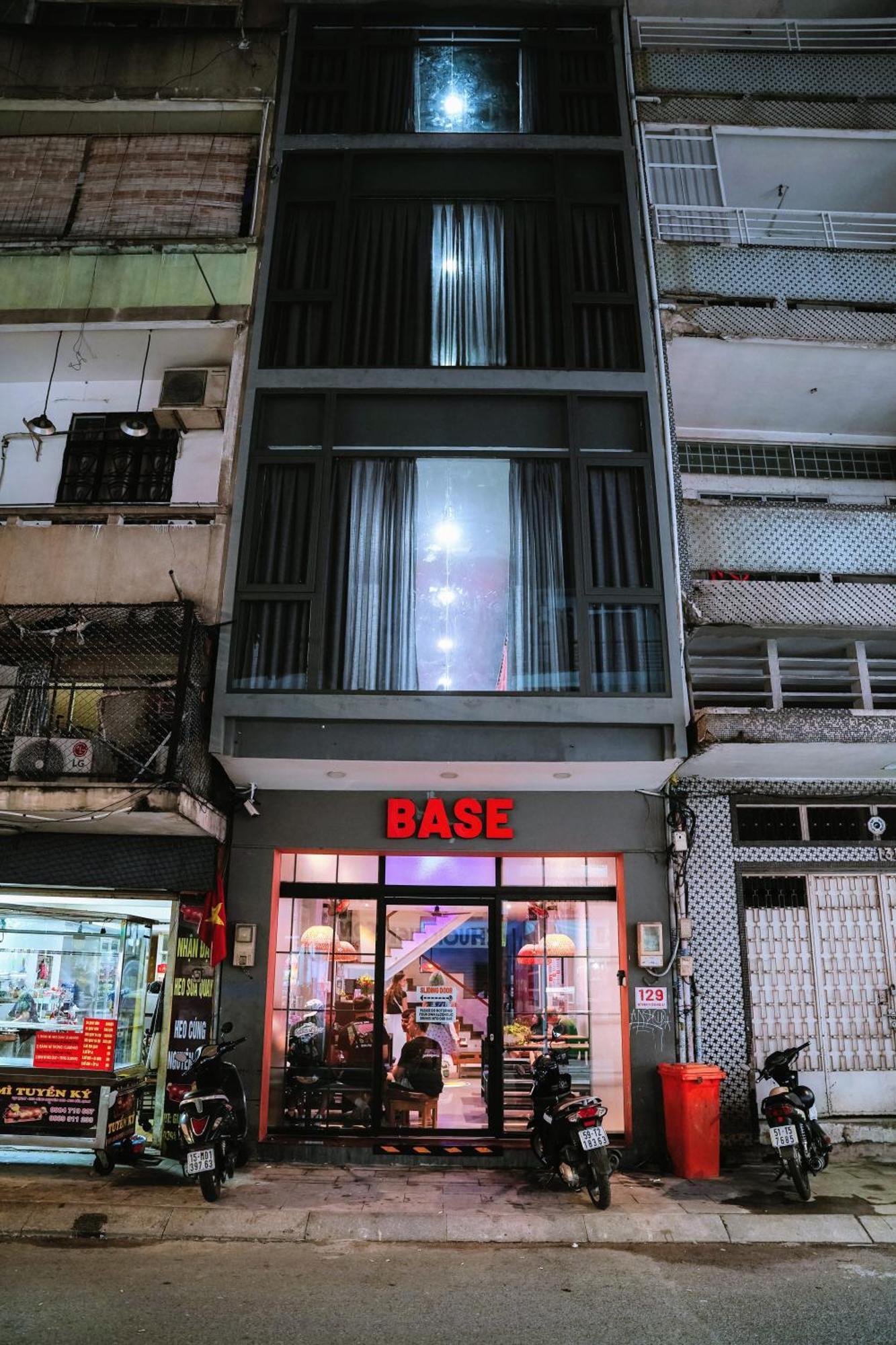 Base Backpackers Hostel Хошимин Екстериор снимка