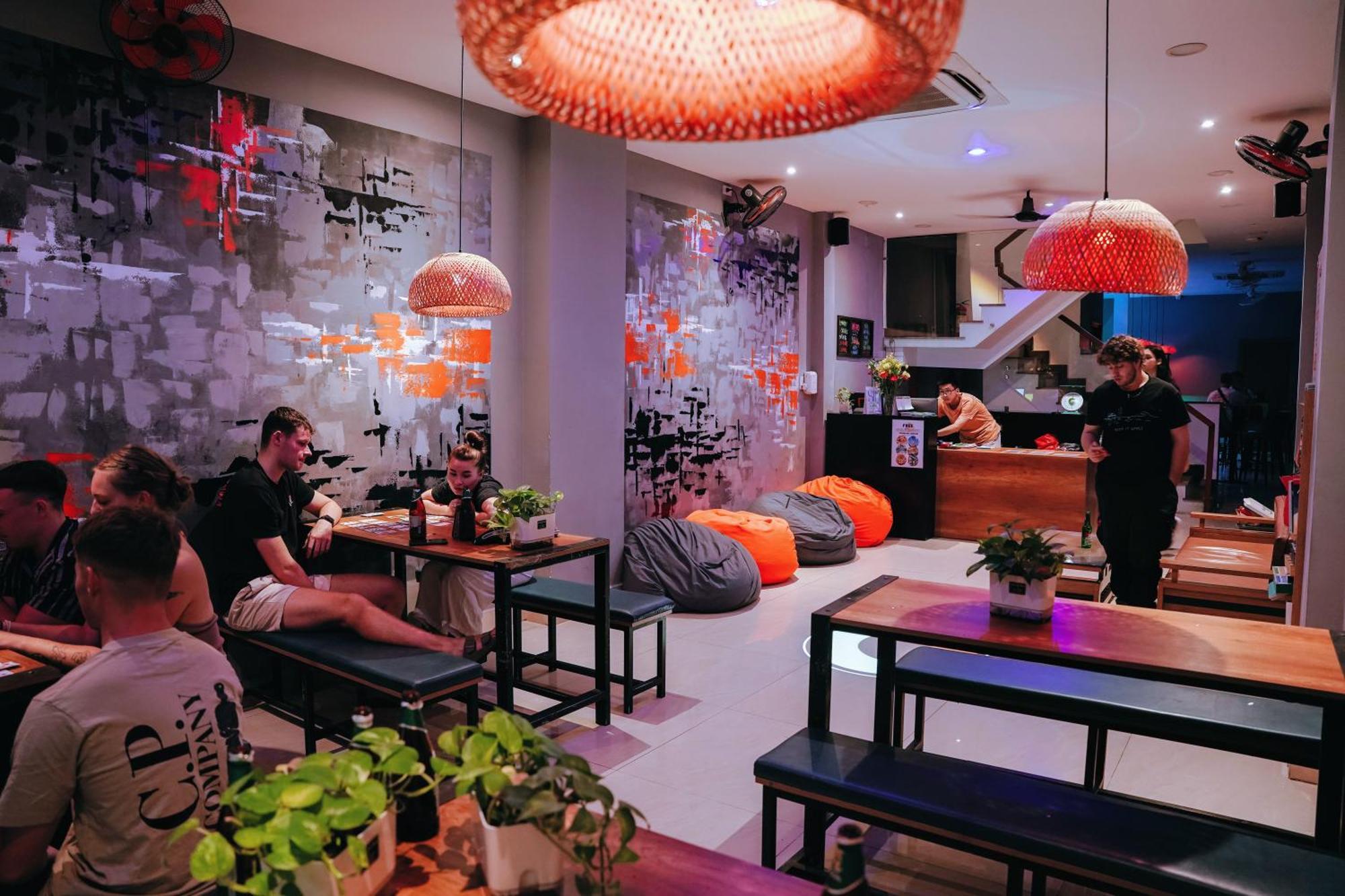 Base Backpackers Hostel Хошимин Екстериор снимка